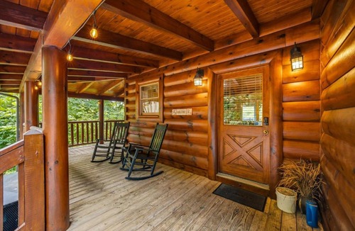 Sevierville House | Deluxe Mountain Cabin in Bear Creek Crossing Resort
