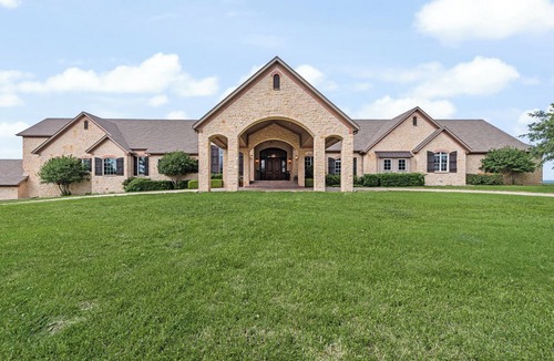 Denton House | DEN105 -Private Ranch Compound | Pool, Gym & Court