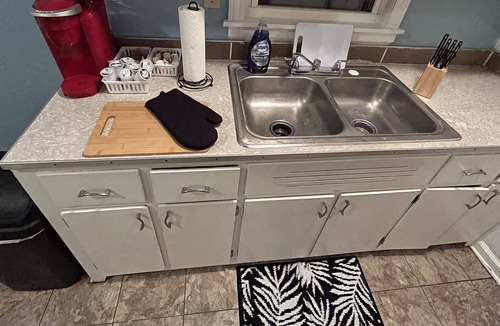 Southside Apartment | Derby City Flat 2 bedroom - king and queen sized bed
