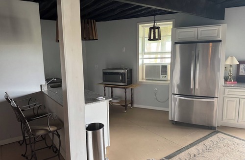 Bloomfield Cabin | DERBY SPECIAL includes parking spot 50 ft from the track . 6-bedroom lodge