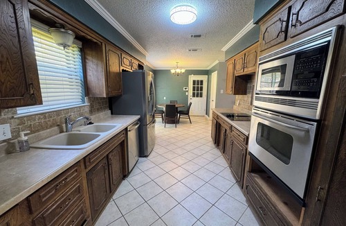 Euless House | DFW World Cup Oasis-Pool & 15 Min to Stadium