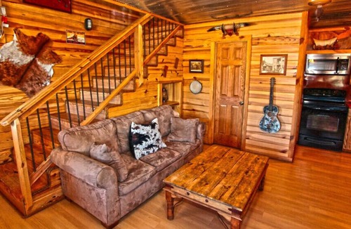 Murfreesboro Hotel | Diamonds Old West Cabins