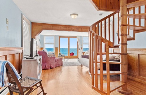 Salisbury Cottage | Direct Ocean Front Beach Cottage