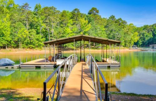 Reed Creek Apartment | Dock Access & Patio! Waterfront Apt in Hartwell
