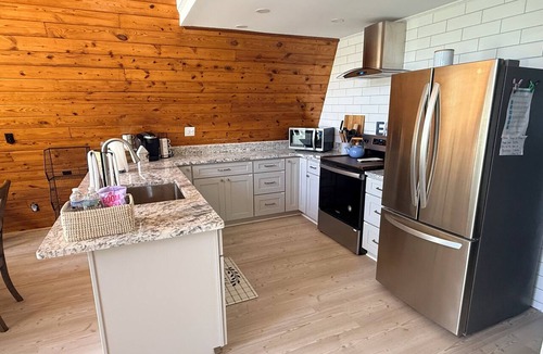 New London House | Dock Holiday - beautiful views on Badin Lake. Updated kitchen & game room