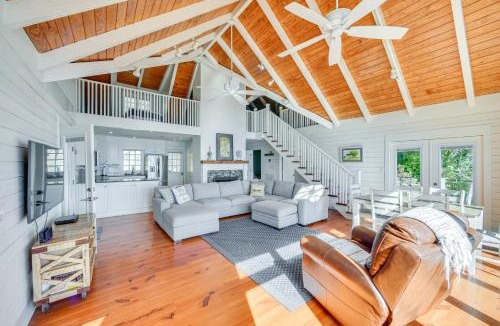 Groveoak House | Dock + Panoramic Views: Guntersville Lake Retreat!