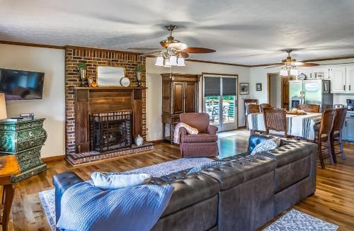 Elizabethton House | Dock! Riverfront Angler's Oasis in Elizabethton