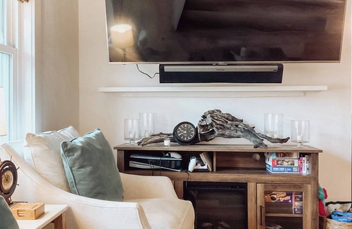Morehead City Cottage | Dog Friendly Fenced Cottage Minutes from the Water!