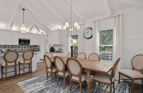 Southern Shores House | Dog Friendly, Heated Pool, Hot Tub, 5Min to Beach!