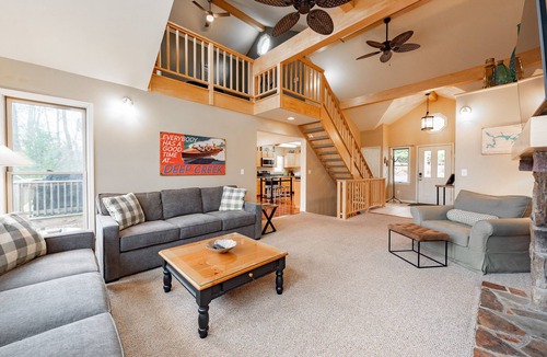 McHenry House | Dog Friendly Lakeside Luxury Close to the Slopes