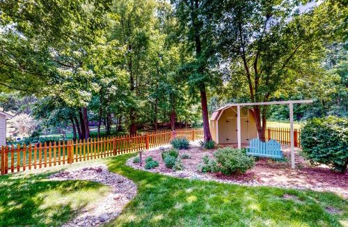 Fort Wayne House | Dog-Friendly Yard! Family Retreat in Fort Wayne