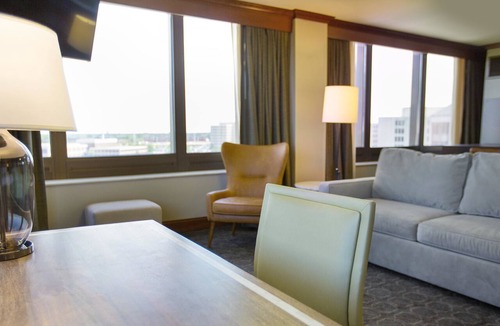 Oak Brook Hotel | DoubleTree by Hilton Chicago - Oak Brook