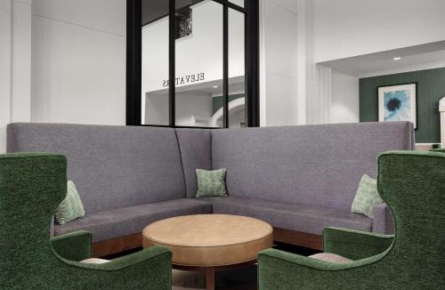 Rosemont Hotel | DoubleTree by Hilton Chicago O'Hare Airport-Rosemont