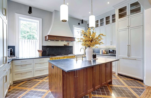 Old Town West House | Downham House - Heart of Old Town, Walk Score 97, & Newly Renovated!