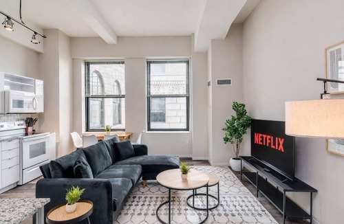 Downtown Cincinnati Apartment | Downtown 1 Bed with Pool Hot Tub