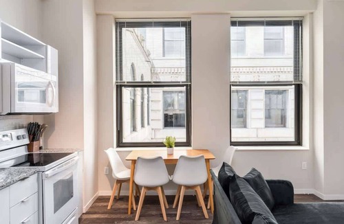 Downtown Cincinnati Apartment | Downtown 1 Bed with Pool Hot Tub