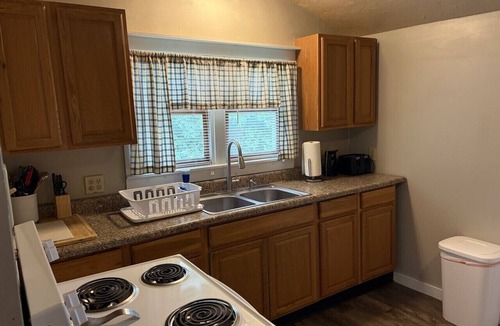 Wabash House | Downtown 2 Bedroom Cottage, Sleeps 6, Walking Distance to Honeywell, Downtown Restaurants, Shopping