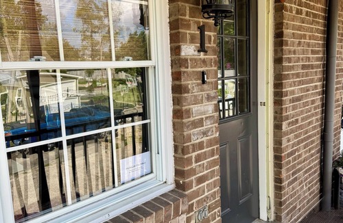 Bardstown Apartment | Downtown Bardstown. 2 BLOCKS FROM KBF! 2 KING BEDS WALK TO EVERYTHING!
