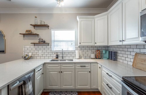 Northside House | Downtown Chatt | Sleeps 17 | Game Room +Huge Deck