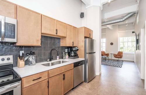 Central Business District Apartment | Downtown Cincinnati 2BR | Walk to Reds & Casino