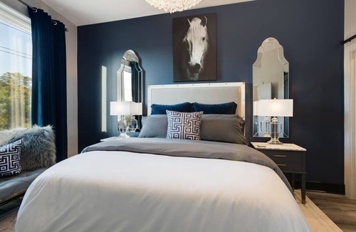 Hadley - Washington Condo | Downtown Exquisite Couples Weekend Getaway+Parking