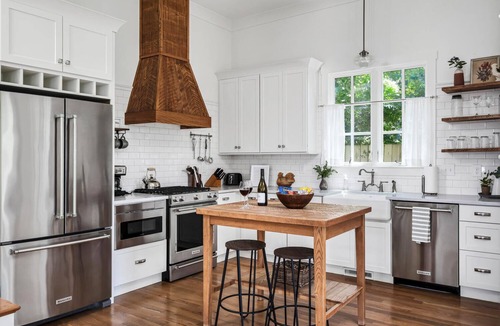 Historic Downtown Franklin House | Downtown Franklin Farmhouse 2. Steps to Dining, Shops & Cafes