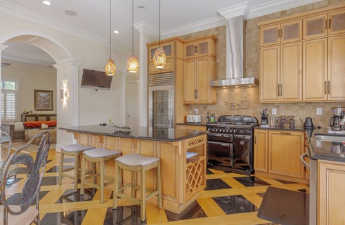 Southside House | Downtown Greensboro Retreat - Walk to Dining & Breweries + 2 Free Parking spots