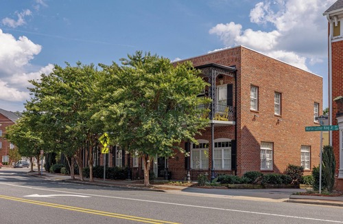 Southside House | Downtown Greensboro Retreat - Walk to Dining & Breweries + 2 Free Parking spots