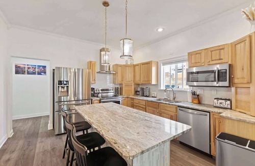 Indianapolis House | Downtown Indy Walk to Stadiums 4BR/3BA Hot Tub Game Room Sleeps 13