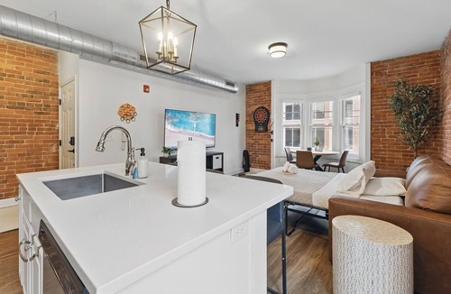 Lockerbie Square Apartment | Downtown Indy with Fire Pit and Free Parking
