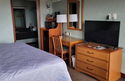 Asheville Hotel | Downtown Inn #3- King Room