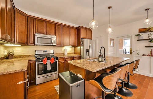 Lancaster House | Downtown Lancaster Luxury 4BR - Garage & Parking