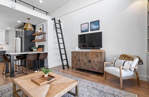 Muncie Apartment | Downtown Muncie | Luxe Loft, Spa Bath, 1 Bed, BSU