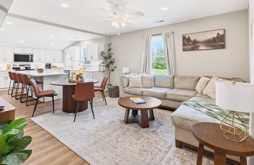 Pilot Mountain House | Downtown retreat- Pilot Mt. Views- perfect for families
