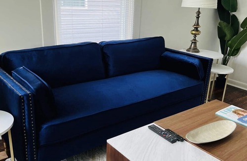 Northside District House | DOWNTOWN, Rupp Arena just 5 min away. 2 bedr/1 Bath cozy home.