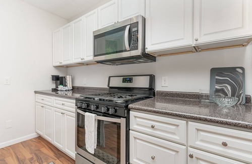East Price Hill Apartment | Downtown Views- 4 Minutes to Downtown