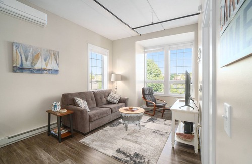 Manistee Condo | Downtown Waterview Condo at Edgewater