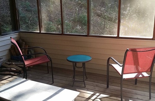 Tallassee Ski Chalet | Dragon 1 mile/Jacuzzi Plenty of parking.