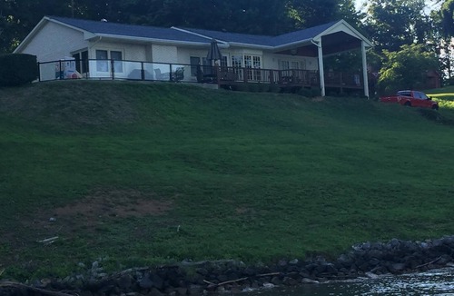La Follette House | Dream-inn Norris lake Front, Gentle Grade, Breathtaking View, Covered Slip