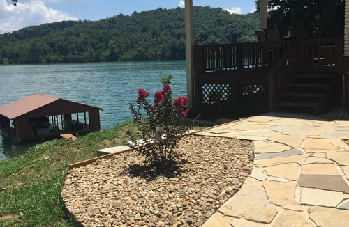 La Follette House | Dream-inn Norris lake Front, Gentle Grade, Breathtaking View, Covered Slip