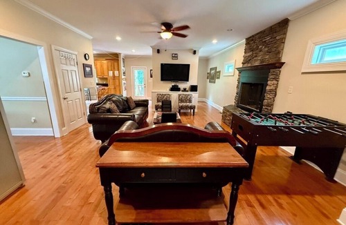 Gumlog House | DreamShare - Lakefront Multi-Family Home on Lake Hartwell in Lavonia, GA