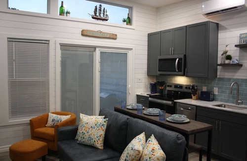 Nancy House | Driftwood Cove - Pet Friendly Floating House on Lake Cumberland