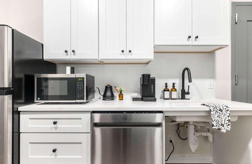 Macon Apartment | Dynamic Stay Connected Comfort Steps from Atrium