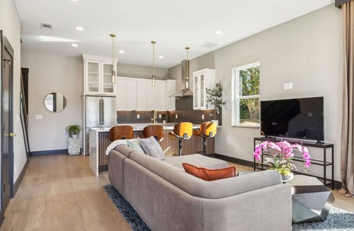 Madison House | East Nash Luxury Escape w/Rooftop Deck-Sleeps 12!