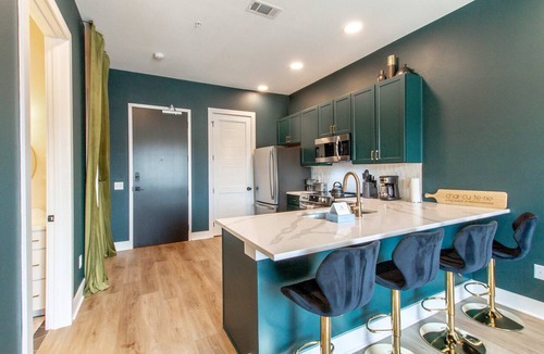 East Nashville Apartment | East Nashville Boutique · Rooftop Deck · Sleeps 5