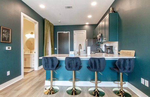 East Nashville Apartment | East Nashville Boutique · Rooftop Deck · Sleeps 5