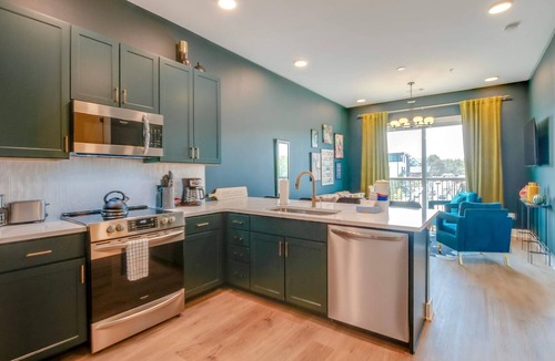 East Nashville Apartment | East Nashville Boutique · Rooftop Deck · Sleeps 5