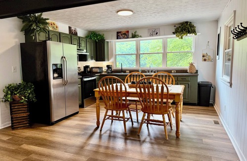 Sloans Valley Cottage | Easy Walk to Lake, Best Hikes & Scenery! Direct access to Ramp, Fish, Swim