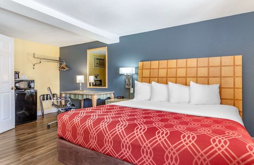 Clovis Hotel | Econo Lodge Clovis