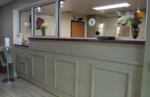 Hopewell Cabin | Econo Lodge Hopewell Near Fort Lee I-295